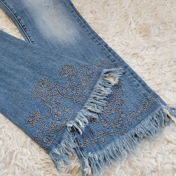 Driftwood Roxy Crop Flare Beaded Jeans Sz 26 - Picture 8 of 10
